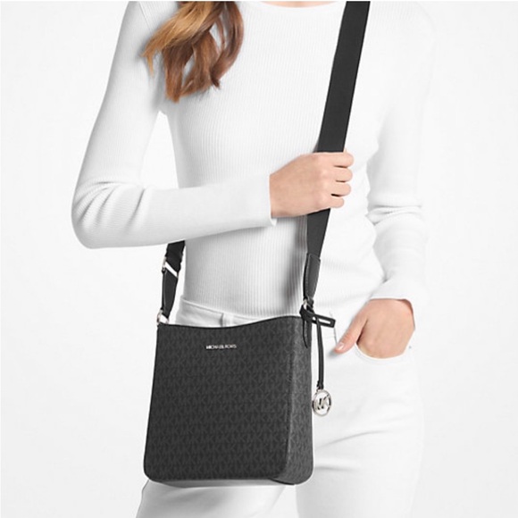Michael Kors Jet Set
Travel Small Signature
Logo Messenger Bag
Crossbody - Picture 4 of 4